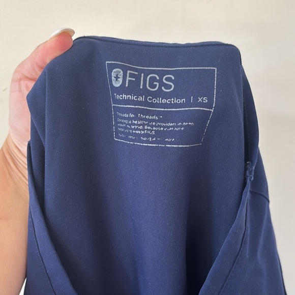 FIGS Catarina One-Pocket Scrub Top Navy Size XS - Picture 8 of 9